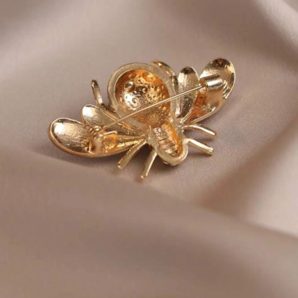 Emerald Green and Gold-tone Crystal Bee Bug, Fly Brooch, Lapel Pin